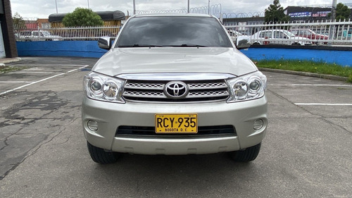 Imagen 3 de 15 de Toyota Fortuner 2011