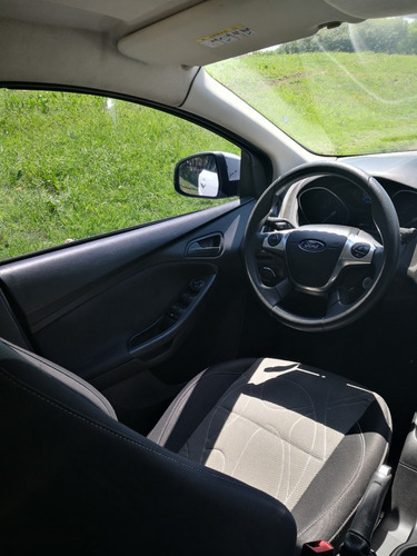 Ford Focus 1.6 4p