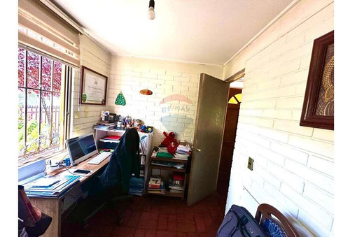 Se Vende - Casa De 2 Pisos Con Patio - Ñuñoa