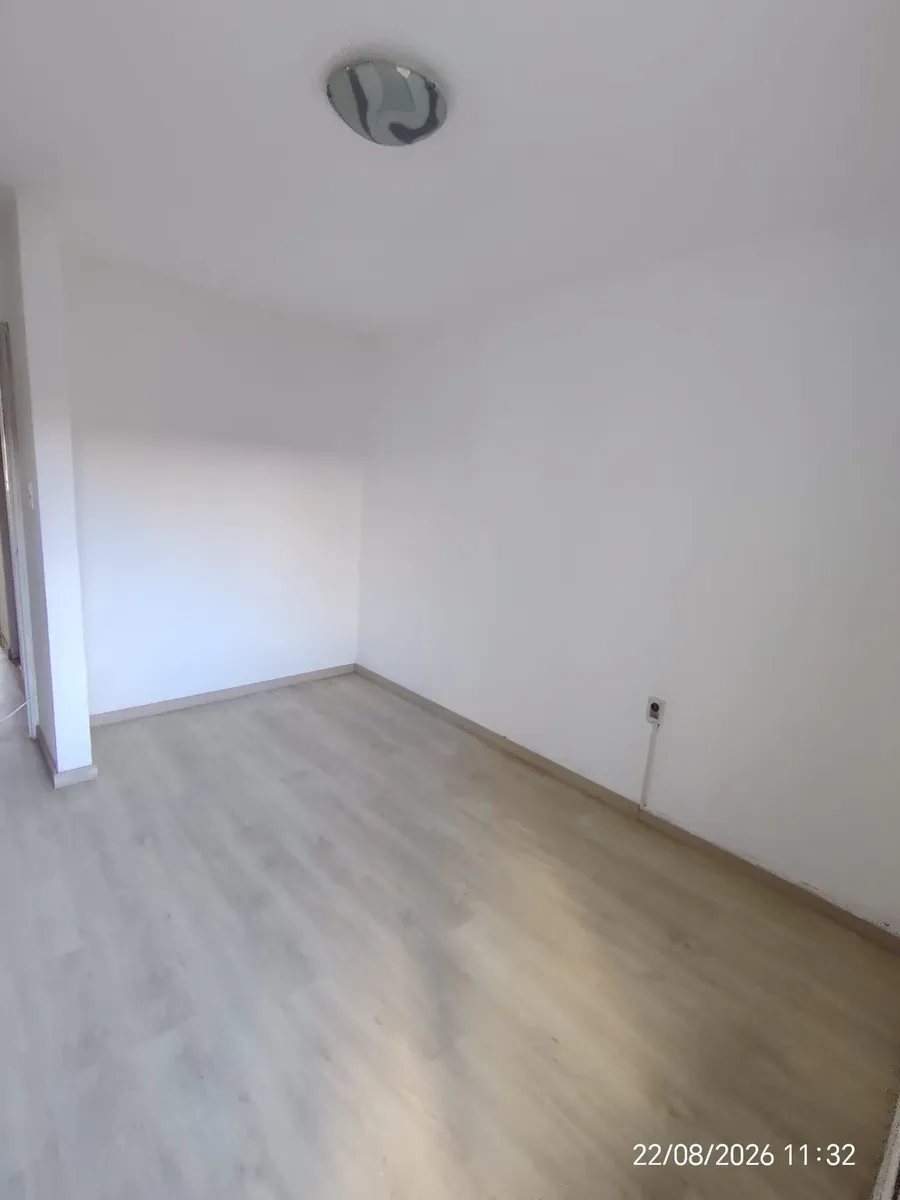Apartamento De Tres Dormitorios En Alquiler . Frente Al Hospital Policial. · Foto 3