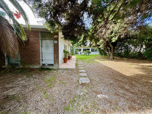 Colonia - Venta Casa De 3 Dormitorios Y Barbacoa A Metros De Rambla Costanera