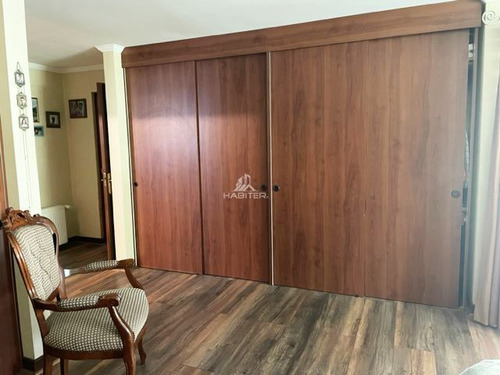 Casa En Venta De 5 Dorm. En Curicó
