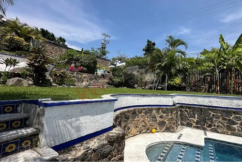 Casa En Esquina Con Acceso A Dos Calles, Alberca Y Vista Panorámica En Las Brisas, Temixco, Morelos