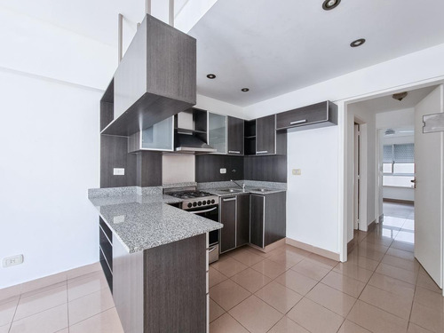 Departamento De 2 Ambientes En Caballito Balcon - Vista Abierta - Cocina Integrada