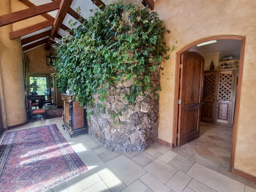 Casa En Venta De 5 Dorm. En Concón