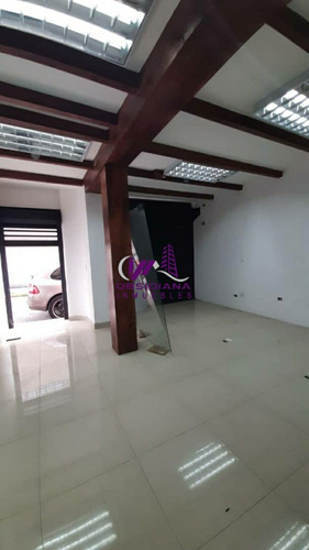 Imagen 2 de 10 de Local Comercial De Oportunidad Ubicado En La Av. 5 Y 6
