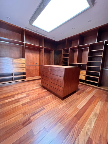 Se Vende Casa 3600m2. 7h+3s/9b+2/15p. Cerro Verde.