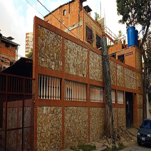  Gran Casa En Venta Con 2 Locales Y 2 Anexos Ubicada En La Urb. Rafael Urdaneta. Inf. Ma. Fda. Varela