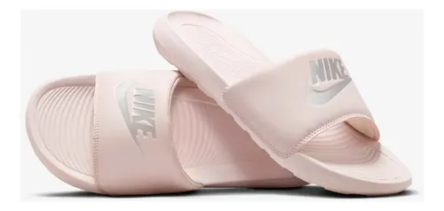 Chinelo Nike Victori One Feminino - R$ 139,99