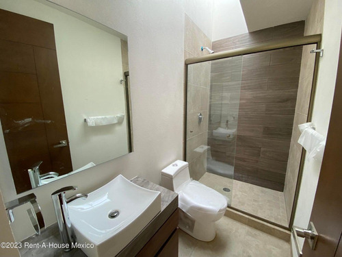 Casa En Venta En San Salvador Tizatlalli Metepec Gis 24-1102