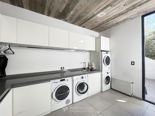 Casa En Venta De 8 Dorm. En Lo Barnechea
