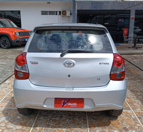 Toyota Etios 1.5 X PLUS 16V FLEX 4P AUTOMÁTICO