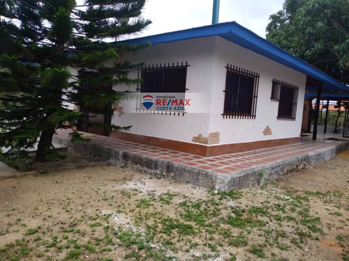 En Venta Parcela Con Hermosa Casa Lista Para Disfrutar En El Parcelamiento Marite En Chichiriviche
