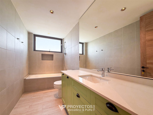 Moderna Y Espaciosa Casa Con Piscina, Jardín Y Quincho
