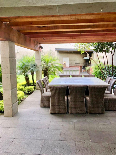 Casa En Venta En Calle Cerrada - Jardines Del Pedregal