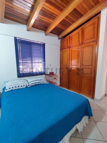 Amplio Townhouse Ubicado En C.r Villas De Oriente