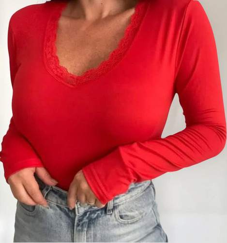 Remera Básica Escote V Manga Larga Con Puntilla Mujer