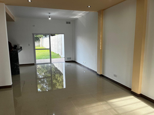 Casa Dúplex En Venta En Parque Leloir, Ituzaingó, G.b.a. Zona Oeste