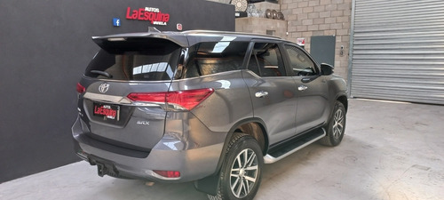 Imagen 8 de 15 de Toyota Sw4 2018 2.8 Srx 177cv 4x4 7as At