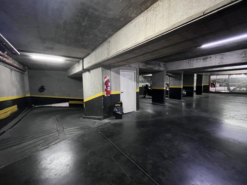 Cochera | Amplia | Cubierta | Porton Automatico | Primer Piso Por Rampa.