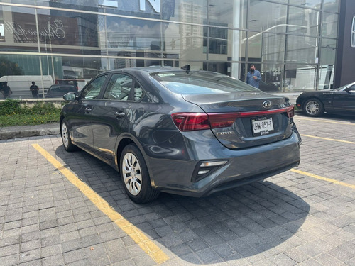 Imagen 4 de 14 de Kia Forte L 2020