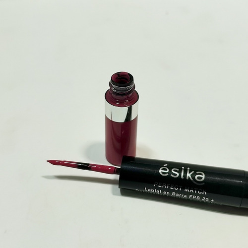 Imagen 2 de 6 de Labial Con Delineador Liquido Esika Perfect Match Orinigal