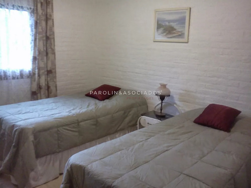 Casa En Venta De 3 Dormitorios En Barrio Cantegril, Punta Del Este.