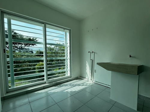 Imagen 10 de 16 de Casa De 2 Pisos En Renta En Fracc. Tipo Privado En Real Del