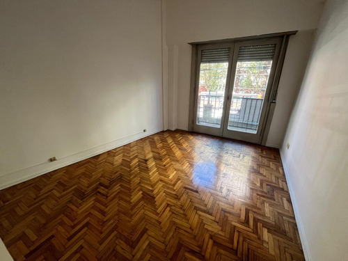 Caballito: 2 Amb. Con Patio Av. Rivadavia Y G.lorca