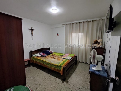 Daniela Linarez Vende Apartamentos De 65m2 En El Oeste De Barquisimeto Cerca De Todo Con Amplios Espacios En Impecables Condiciones Con Seguridad Y Todos Los Servicios Básicos
