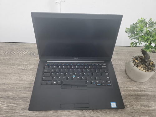 Poderosa Laptop Dell Corei7 8va Gen 16 Gb Ram 240ssd M.2 (Usado)