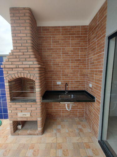 Casa Com Dois Quartos Sendo Uma Suíte, Piscina