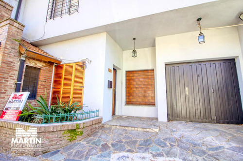 Casa Ph En Venta En Olivos 3 Ambientes, Con Cochera, Jardín Y Galpón. 170 M2 Cub.