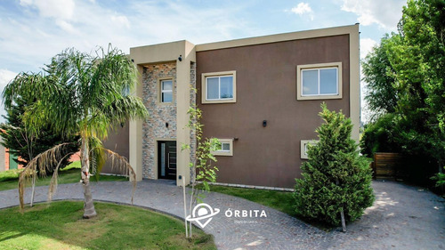 Casa En Venta En San Sebastián, Area 5, A La Laguna