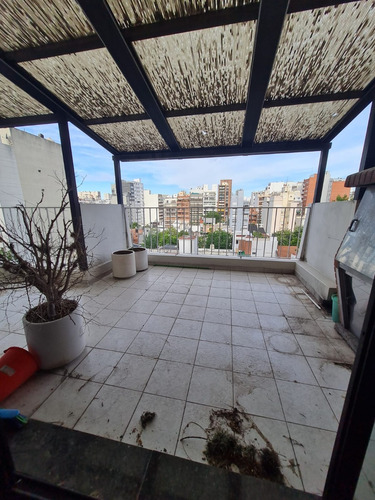 Departamento En Caballito. Ultimo Piso Con Balcón Terraza. Luminoso