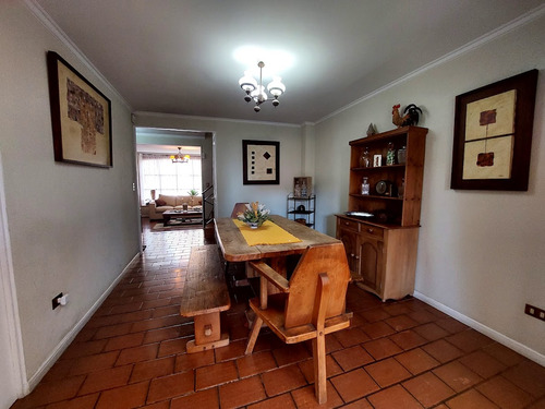 Excelente Casa En San Carlos De Apoquindo