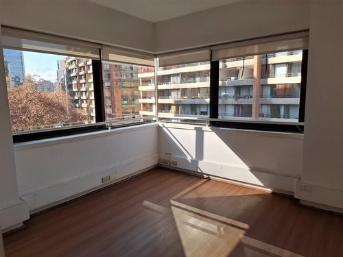 Vendo Excelente Oficina En Sector El Golf, Las Condes