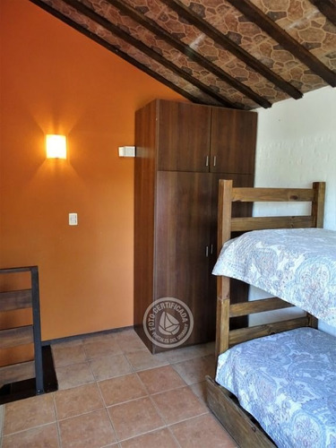 Casa Dos Plantas Con Piscinas Para 6p En Punta Colorada