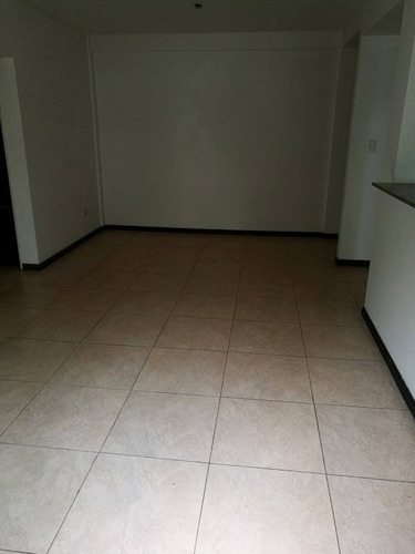 Imagen 5 de 11 de Departamento 2 Amb.. C/ Cochera Y Parrilla En Monte Grande