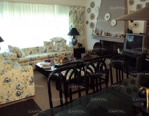 Casa En Cantegril Punta Del Este + Venta- Ref: 24792