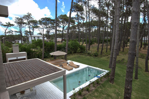 Casa En Alquiler Por Temporada De 5 Dormitorios En Laguna Blanca (ref: Bpv-166)