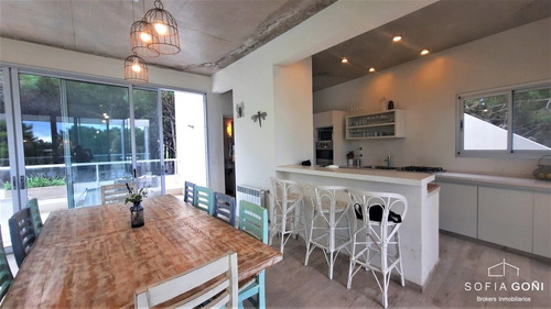 Imagen 2 de 20 de Venta Costa Esmeralda - Casa Con Deck De Madera Y Pileta