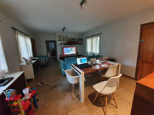 Imagen 3 de 8 de Casa 3 Ambientes Con Amplio Jardin