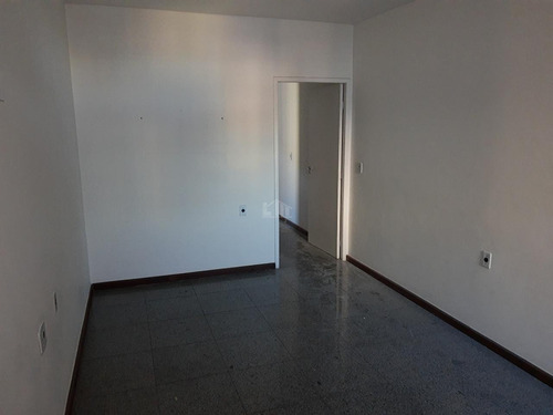 Sala, Qrts Para Para Aluguel, Com 30,00 M², No Santa Lúcia,vitória. - 331