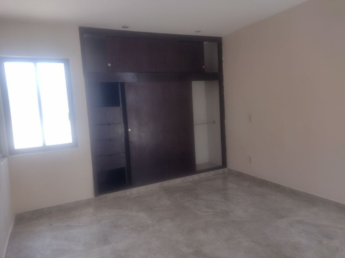 Casa De Un Piso, 3 Recámaras, Frac. Lomas De La Rioja