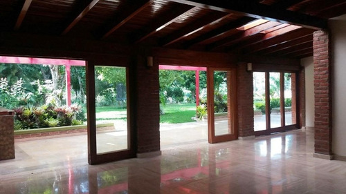 Imagen 1 de 20 de 22-16200. Remodelada, Acceso A Jardines Desde Cada Espacio En Cerro Verde