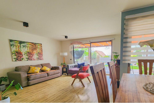 Oportunidad!! Casa Familiar, Gran Patio! 4d/3b