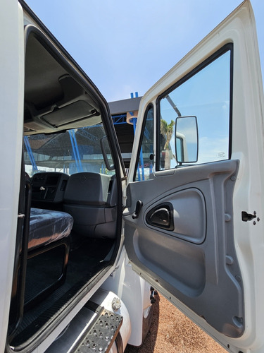 International 4300 Modelo 2015 Plataforma 7.60 Metros