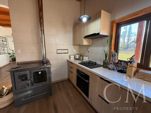 Hermosa Casa En Parcela De 8.000 M2 En Trafún.