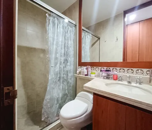 Se Alquila Hermoso Apartamento Duplex En Menga, Quinto Piso Con Ascensor